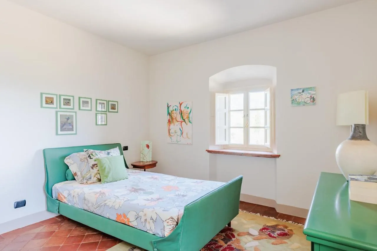 Villa Rapondi, A Stone Farmhouse With Incredible View Lucca
