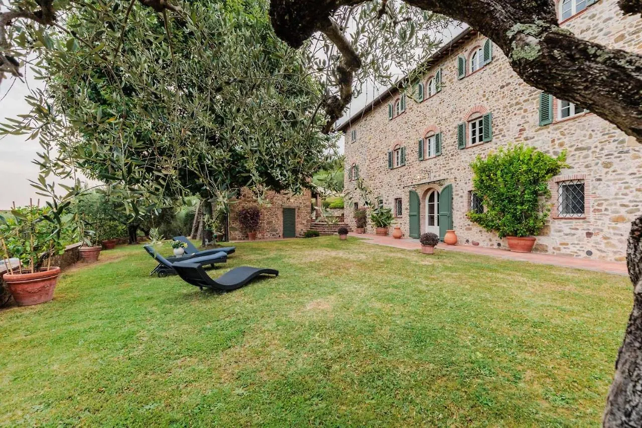Villa Rapondi, A Stone Farmhouse With Incredible View Lucca Italy