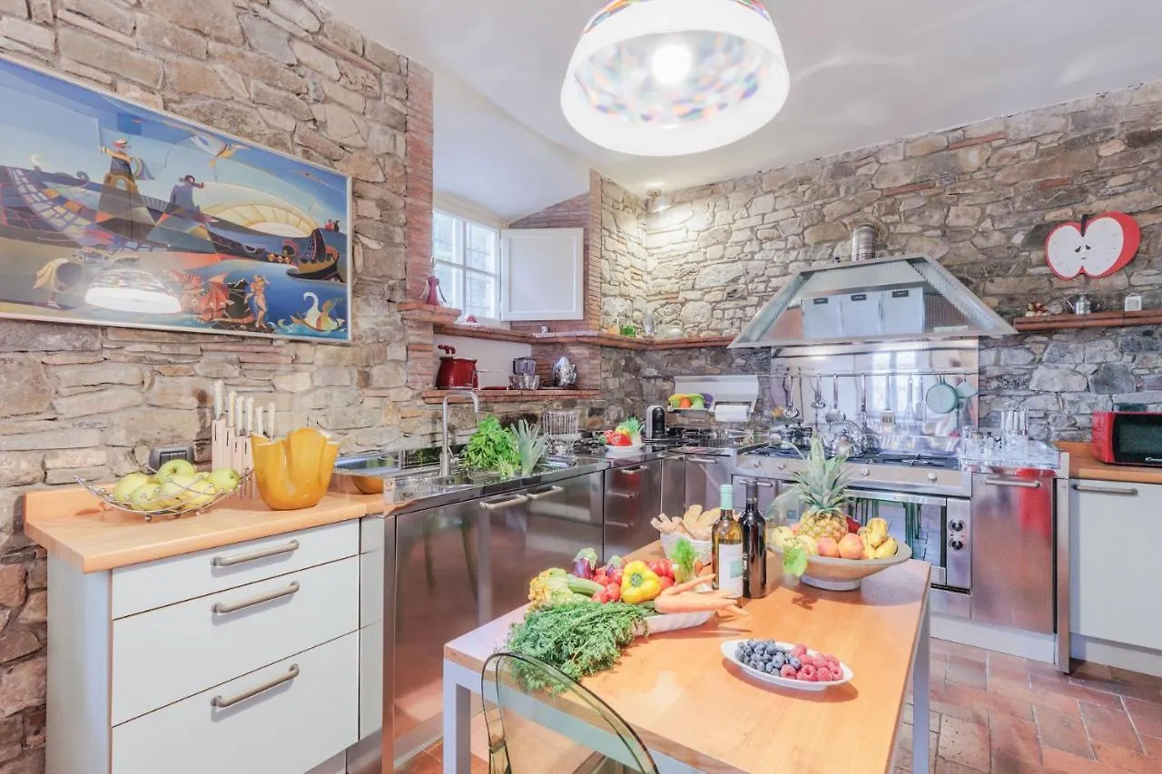 Villa Rapondi, A Stone Farmhouse With Incredible View Lucca