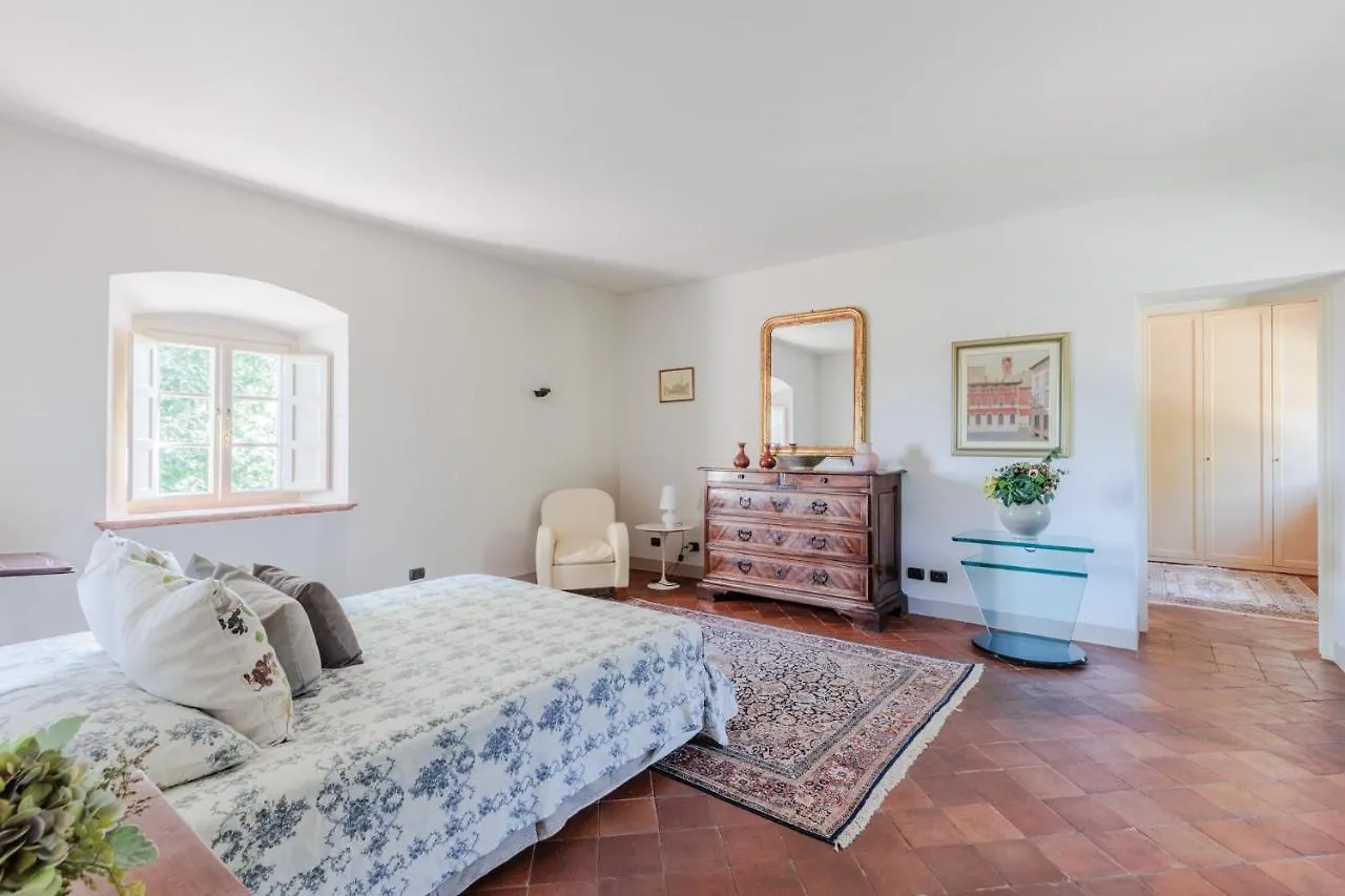Villa Rapondi, A Stone Farmhouse With Incredible View Lucca